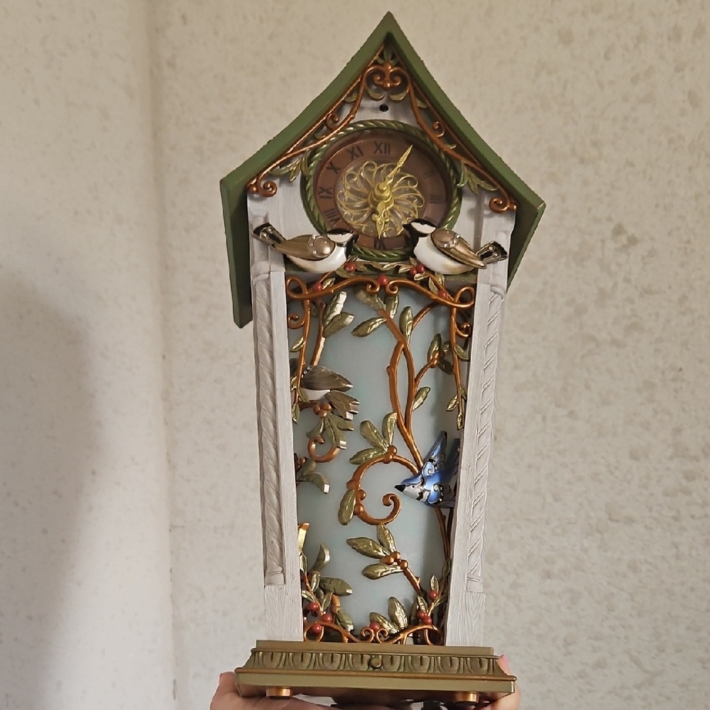Hallmark The Beauty of Birds Musical Working CUCKOO CLOCK 14"